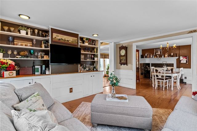 220 Plainfield Pike, Scituate, RI 02857