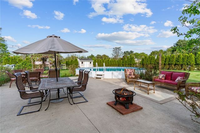 220 Plainfield Pike, Scituate, RI 02857