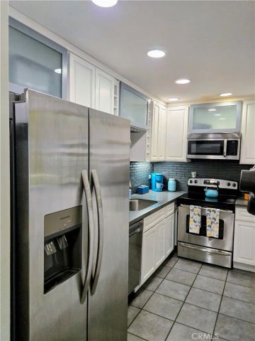 575 N Villa Court 103, Palm Springs, CA 92262