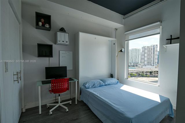 10 SW South River Dr 1704, Miami, FL 33130