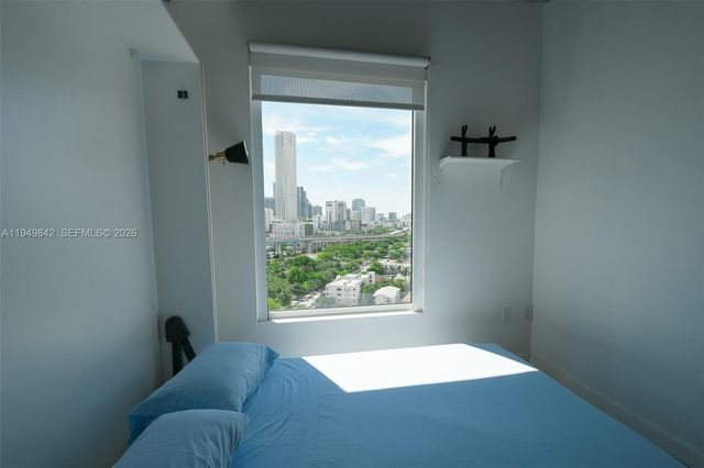 10 SW South River Dr 1704, Miami, FL 33130