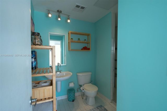 10 SW South River Dr 1704, Miami, FL 33130