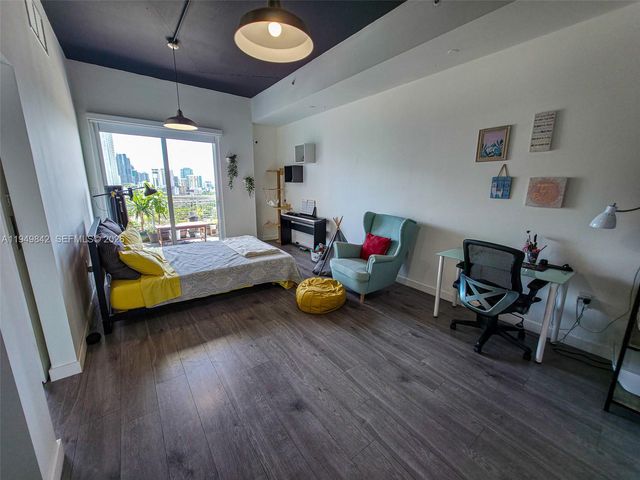 10 SW South River Dr 1704, Miami, FL 33130