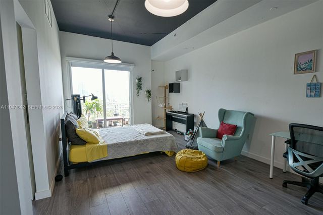 10 SW South River Dr 1704, Miami, FL 33130