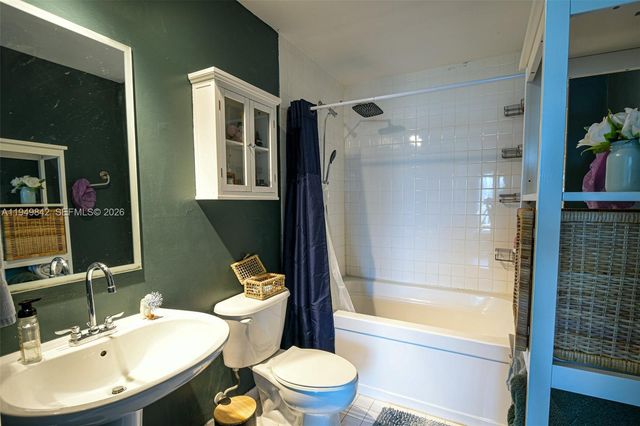 10 SW South River Dr 1704, Miami, FL 33130