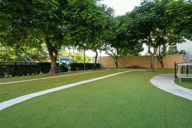 10 SW South River Dr 1704, Miami, FL 33130