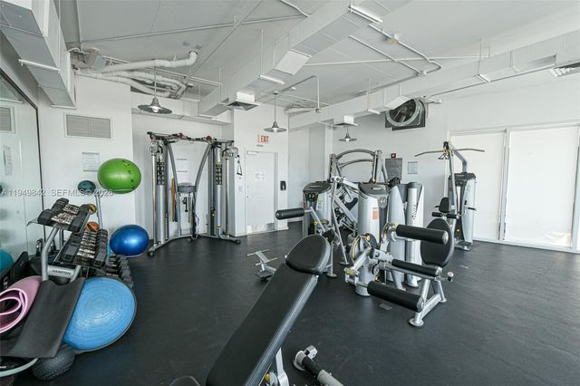 10 SW South River Dr 1704, Miami, FL 33130