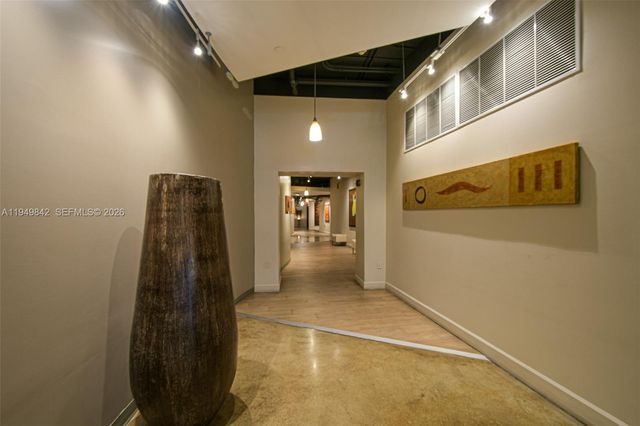 10 SW South River Dr 1704, Miami, FL 33130