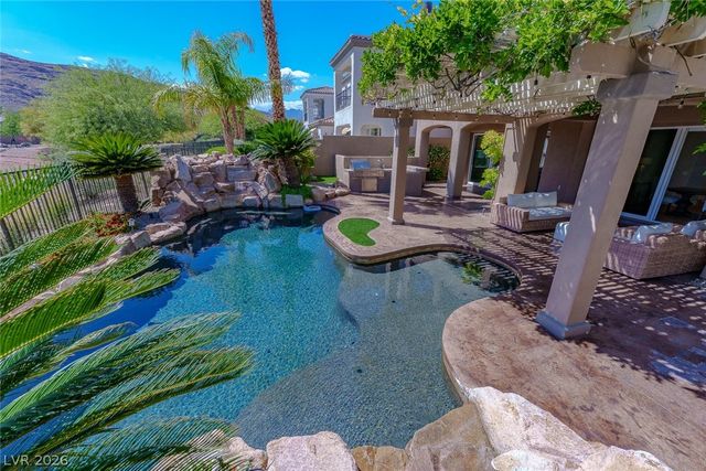 11359 Winter Cottage Place, Las Vegas, NV 89135