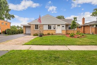 435 E Park Avenue, Elmhurst, IL 60126