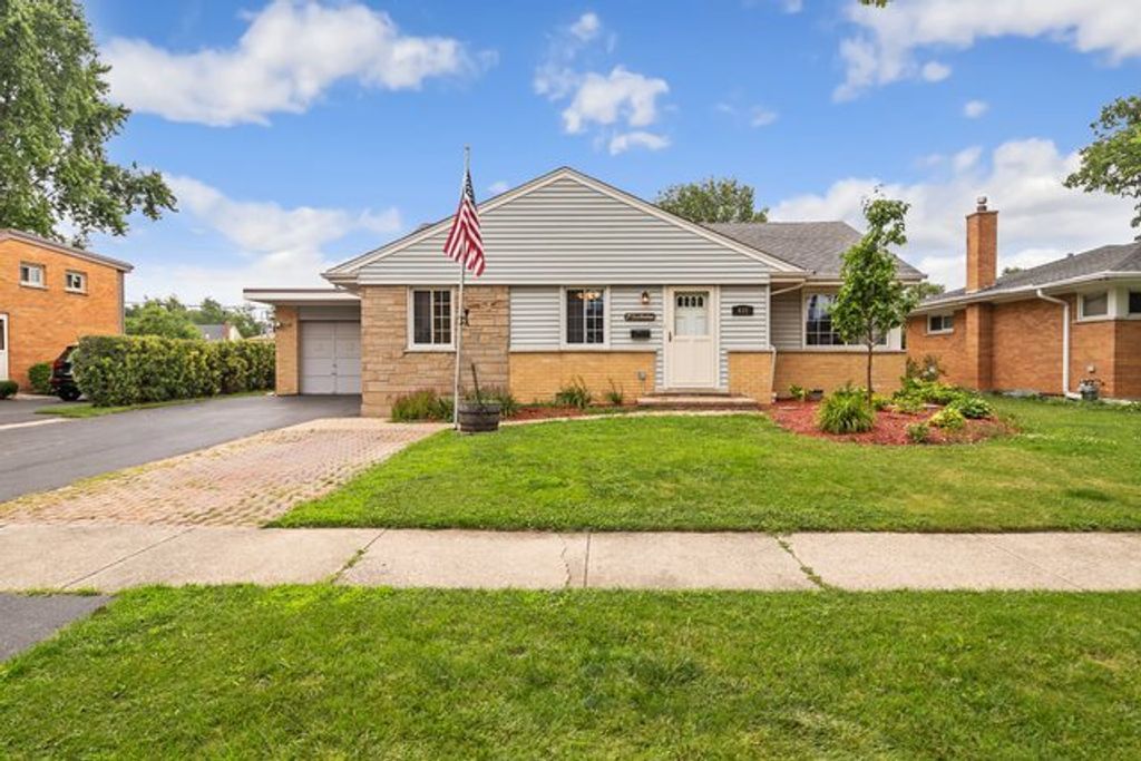 435 E Park Avenue, Elmhurst, IL 60126
