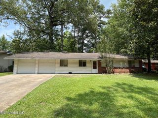 3306 Longwood Drive, Jackson, MS 39212