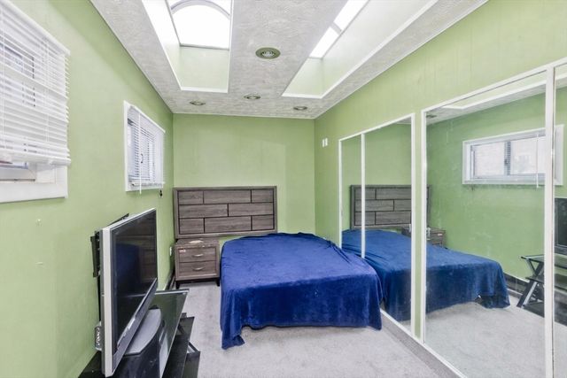 77 Central Park Dr, Holyoke, MA 01040