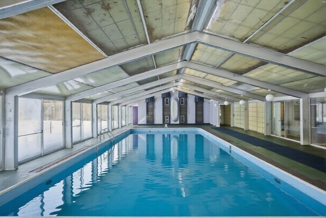 77 Central Park Dr, Holyoke, MA 01040