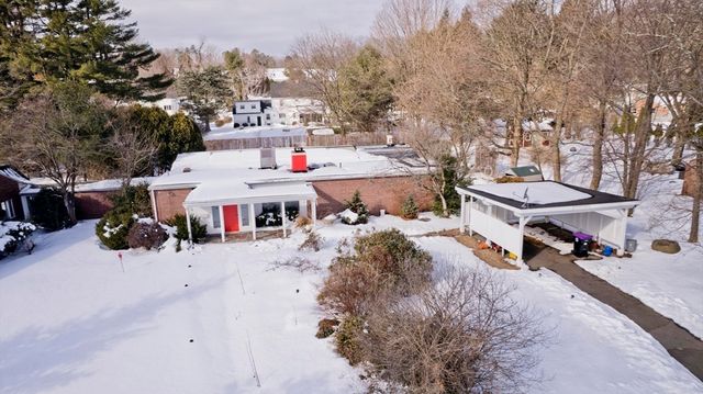 77 Central Park Dr, Holyoke, MA 01040