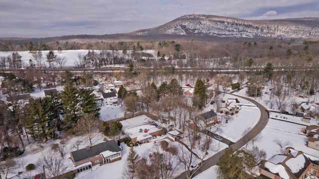 77 Central Park Dr, Holyoke, MA 01040