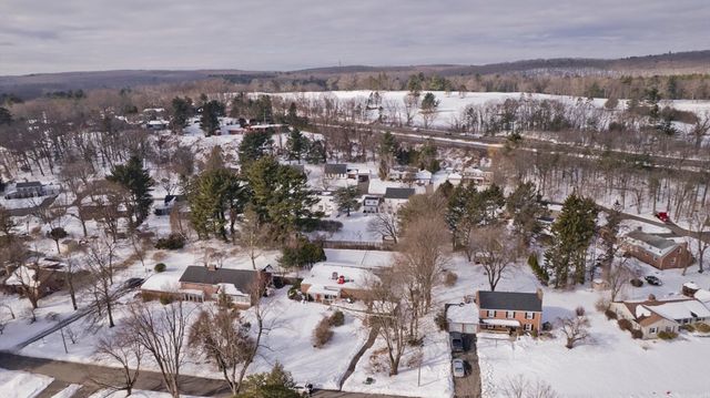 77 Central Park Dr, Holyoke, MA 01040