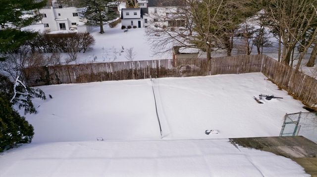 77 Central Park Dr, Holyoke, MA 01040