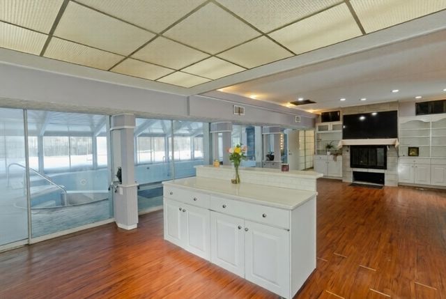 77 Central Park Dr, Holyoke, MA 01040