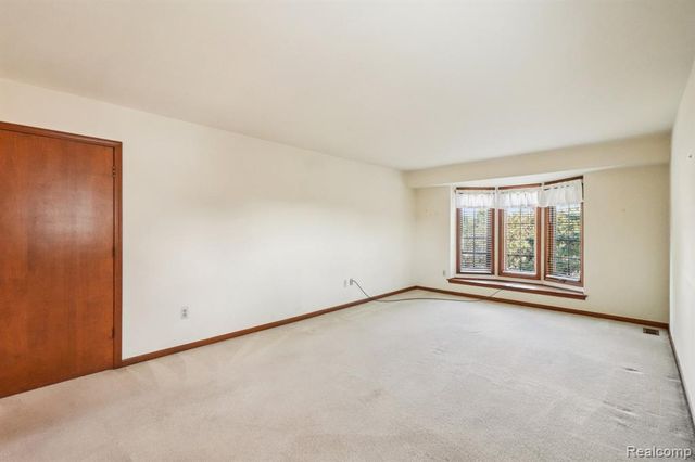 2142 Kennedy Drive, Rochester Hills, MI 48309