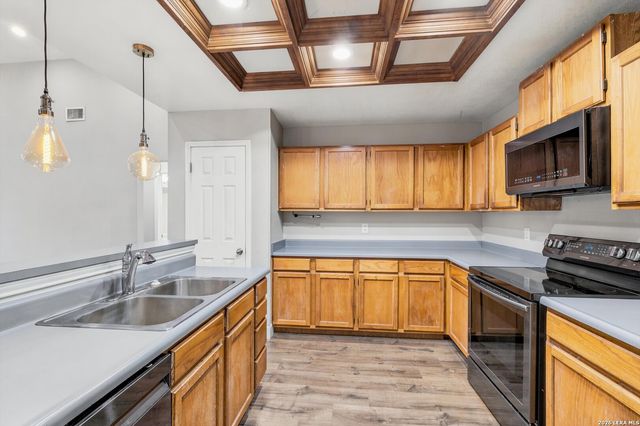 11302 FOREST SMT, Live Oak, TX 78233