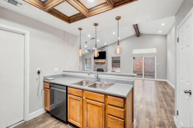11302 FOREST SMT, Live Oak, TX 78233