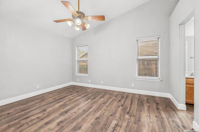 11302 FOREST SMT, Live Oak, TX 78233