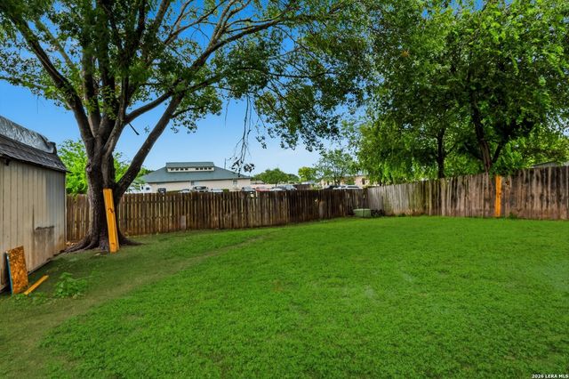 11302 FOREST SMT, Live Oak, TX 78233