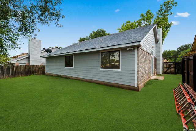 11302 FOREST SMT, Live Oak, TX 78233