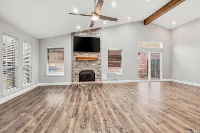 11302 FOREST SMT, Live Oak, TX 78233