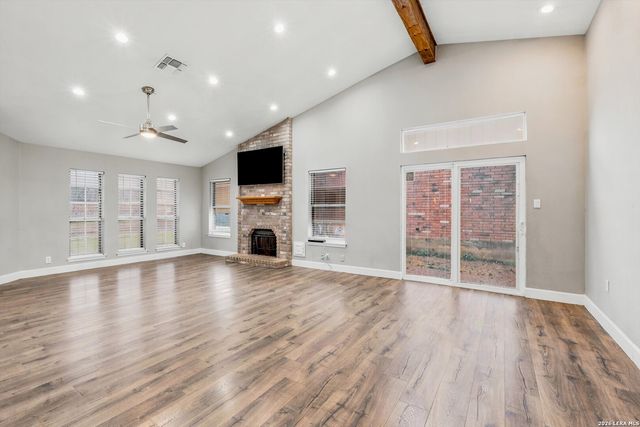 11302 FOREST SMT, Live Oak, TX 78233