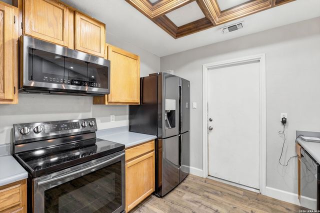 11302 FOREST SMT, Live Oak, TX 78233