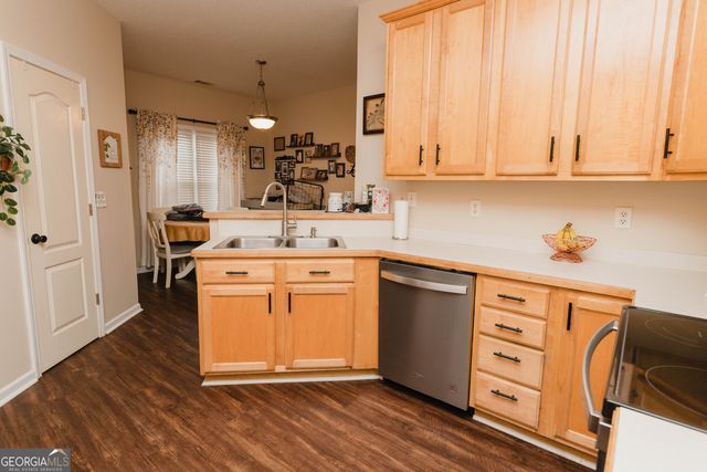 121 E Woodland Manor, Temple, GA 30179