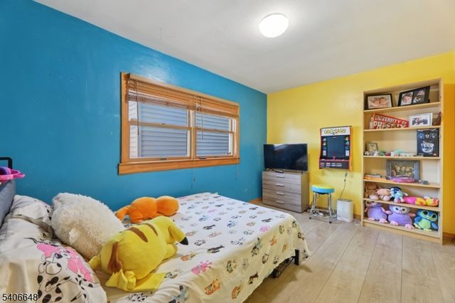 933 Mccandless Pl, Linden City, NJ 07036