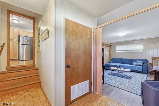 933 Mccandless Pl, Linden City, NJ 07036