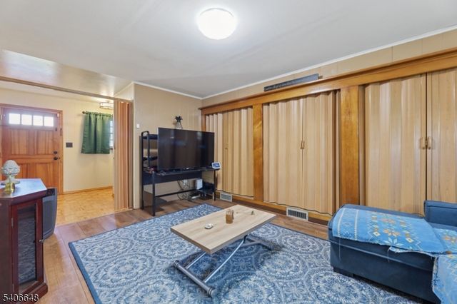 933 Mccandless Pl, Linden City, NJ 07036