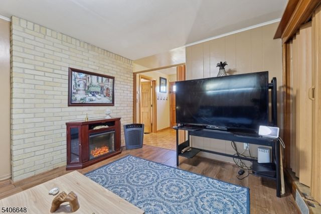 933 Mccandless Pl, Linden City, NJ 07036