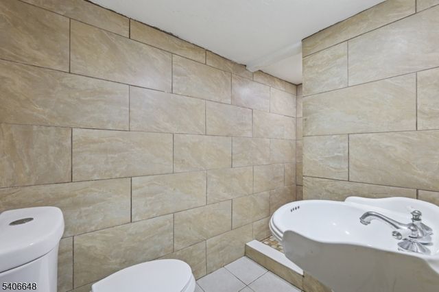 933 Mccandless Pl, Linden City, NJ 07036