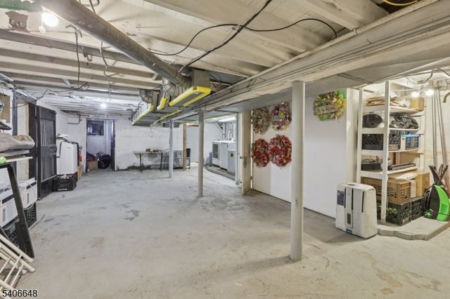 933 Mccandless Pl, Linden City, NJ 07036