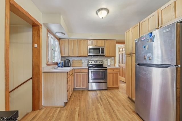 933 Mccandless Pl, Linden City, NJ 07036