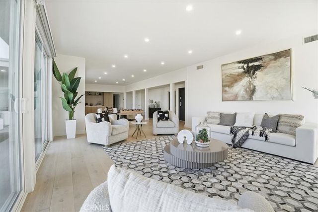 2717 N Mountain Avenue, Claremont, CA 91711