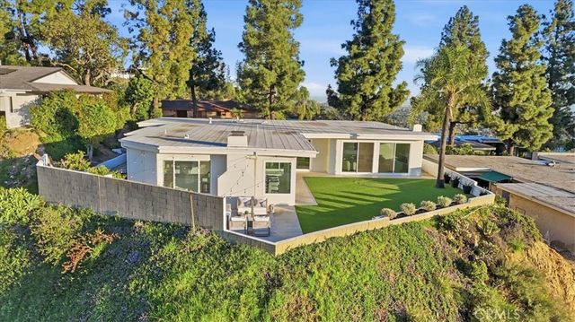 2717 N Mountain Avenue, Claremont, CA 91711