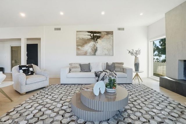 2717 N Mountain Avenue, Claremont, CA 91711