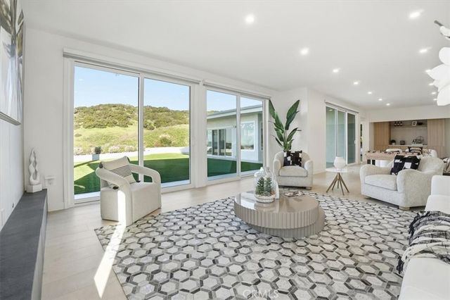 2717 N Mountain Avenue, Claremont, CA 91711