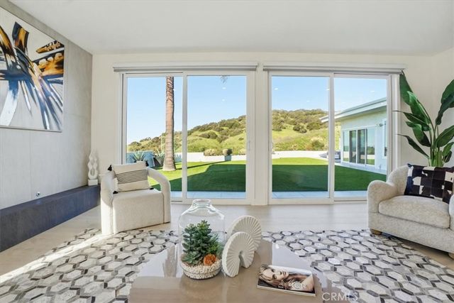 2717 N Mountain Avenue, Claremont, CA 91711