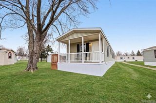 49611 Au Lac Dr E, Macomb Township, MI 48051