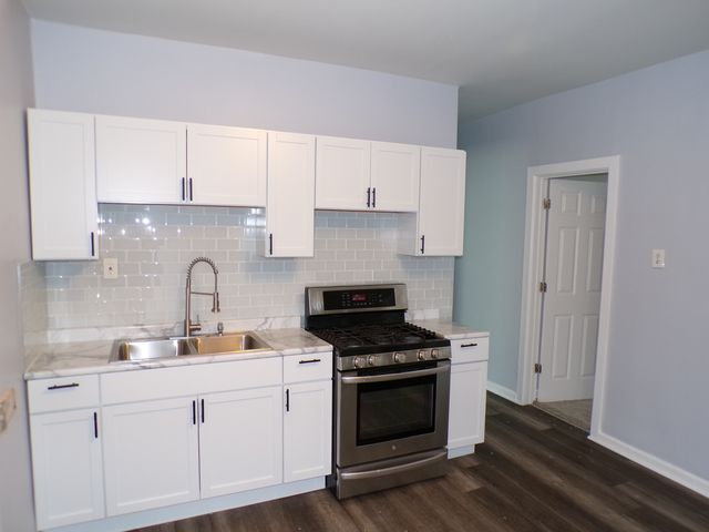 10800 S Hoxie Avenue 2F, Chicago, IL 60617