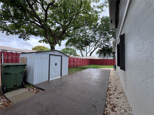 10651 NW 1st St 10651, Pembroke Pines, FL 33026