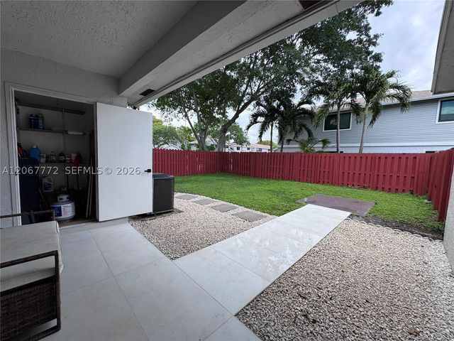 10651 NW 1st St 10651, Pembroke Pines, FL 33026