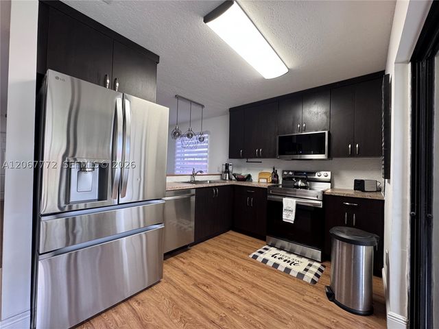 10651 NW 1st St 10651, Pembroke Pines, FL 33026